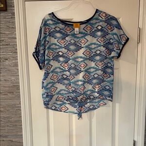 Ruby Rd. Blue and White Geometric Short Sleeve Top with with cami under top